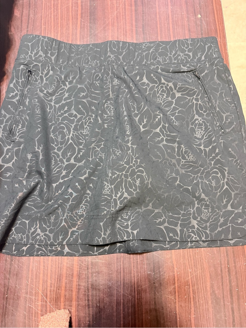 Orvis Black Floral-Pattern Active Skort new without tags